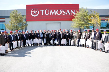 TÜMOSAN, Ege bölgesinden gelen çiftçileri Konya’daki fabrikasında ağırladı