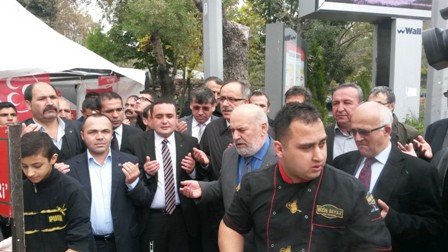 MHP’den lokma tatlısı ikramı