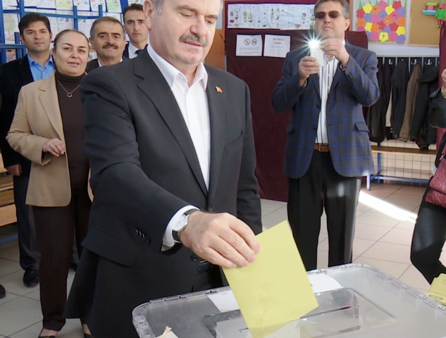Tahir Akyürek: Bugün milletimizin konuşacağı bir gün