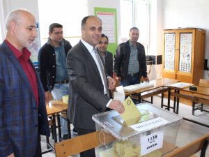 Beyşehir Belediye Başkanı Özaltun, sandık başında