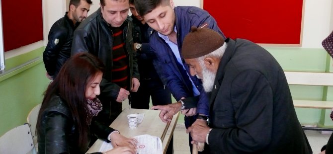 Türkiye sandık başında FOTO GALERİ
