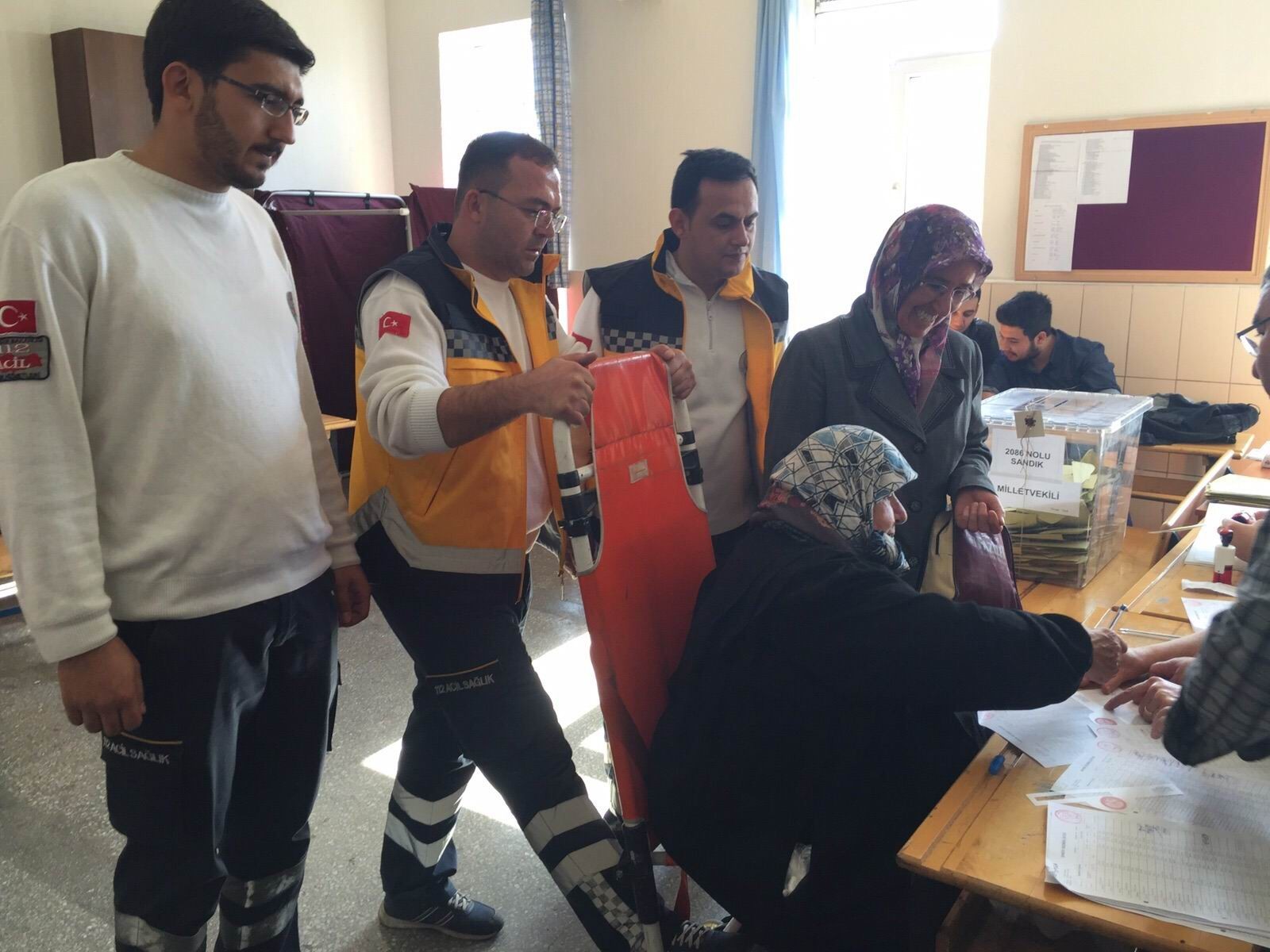 Konya’da 292 vatandaş ambulansla taşınarak oylarını kullandı