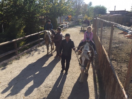 Armağan, ata sporlarını öğreniyor