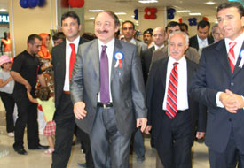 Uyum AVM ve Makromarket açıldı