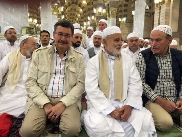 Gökçek ve Topbaş Medine'de Şükür Namazı Kıldı