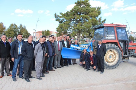 Muhtarlara kar küreme ataşmanları dağıtıldı