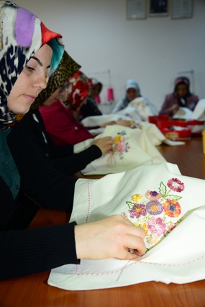 KOMEK sınıfta öğretiyor, atölyede kazandırıyor