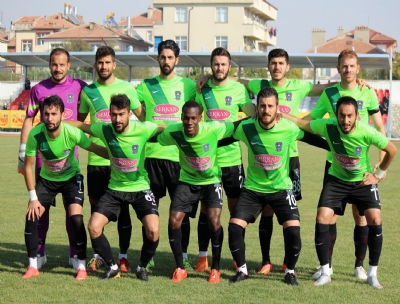 Sarayönü Belediyespor liderliğe yükseldi