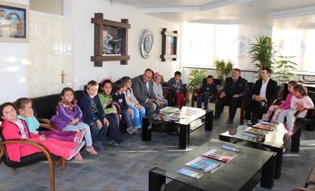 Özaltun’dan ilkokula bilgisayar hediyesi