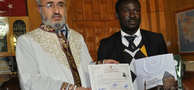 Konya'da Fildişili öğrenci Müslümanlığı seçti