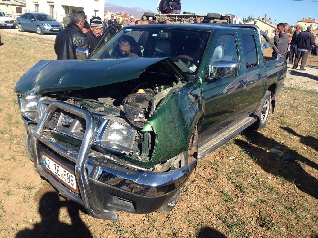 Konya'da diyaliz hastalarını taşıyan minibüs devrildi
