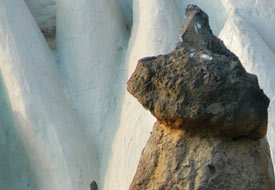 Öksüz kuzuların gölgeliği: Körpe Taşı