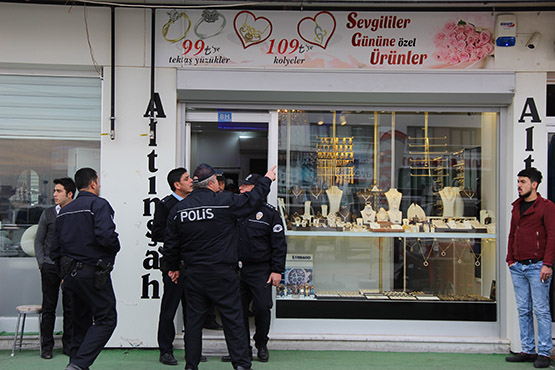 Kuyumcu soyguncuları yeğenler çıktı!