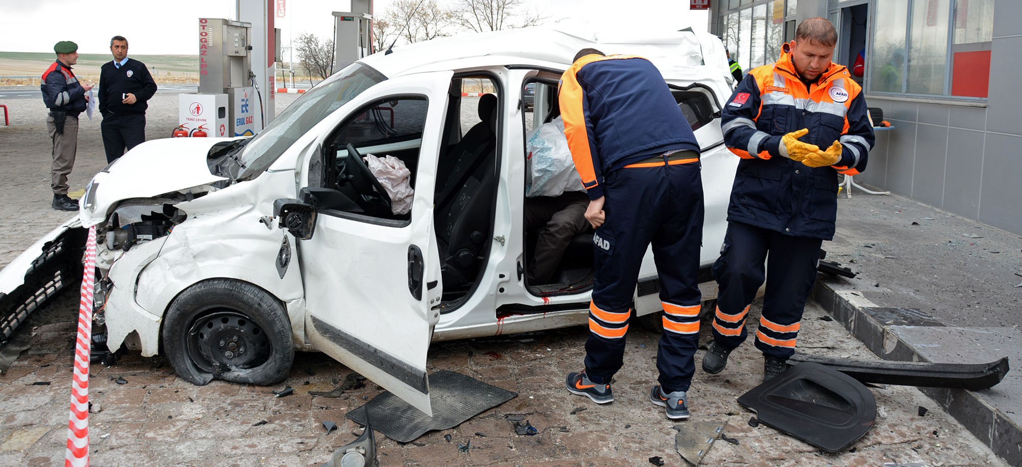 Cezaevinden izinli çıkan mahkumlar kaza yaptı: 1 ölü