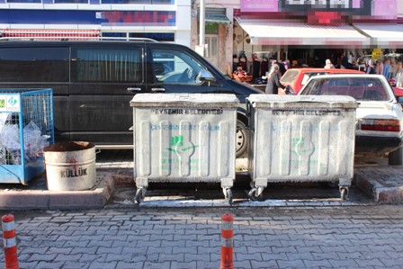 Mahallelere kül kovaları dağıtıldı