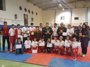 Kick Boks Cumhuriyet Kupasına Konyalı yumruklar damga vurdu