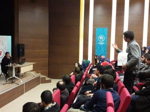 İsmail Kılıçarslan gençlerle buluştu