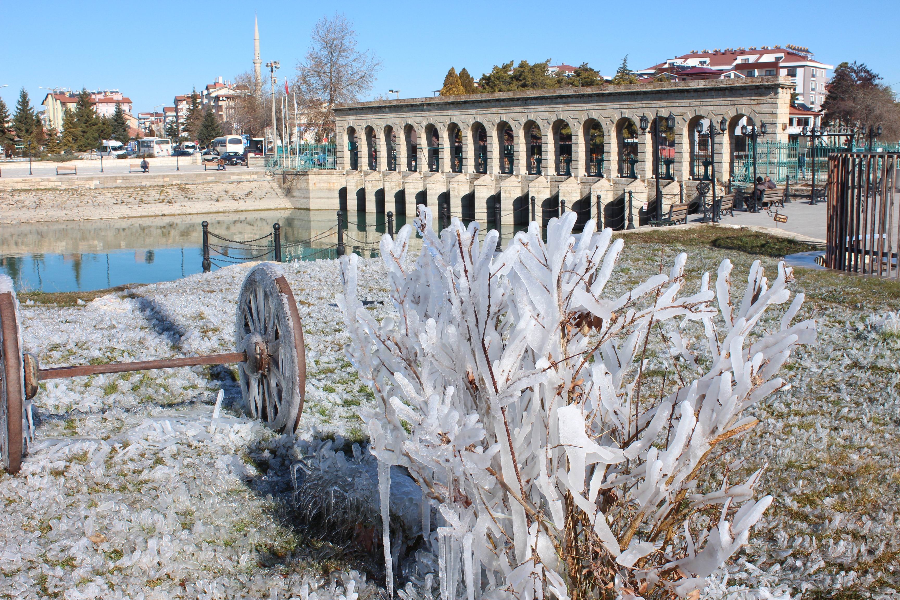 Beyşehir’de buz sarkıtlarından görsel şölen