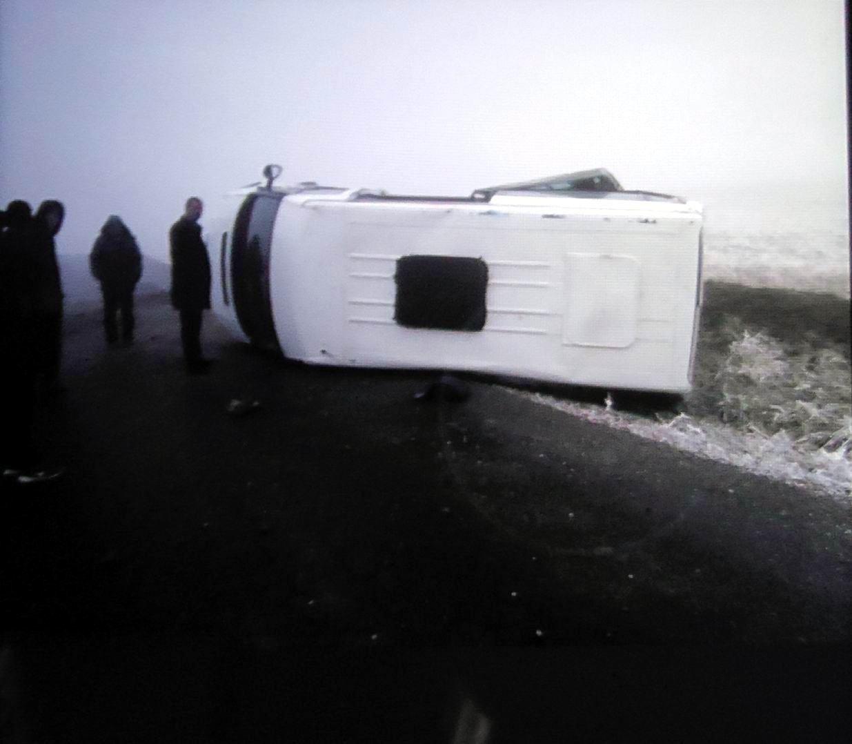 Konya'da öğrenci taşıyan minibüs devrildi