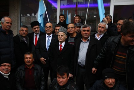Saç teli inceliğindeki altın ve gümüşü sanata dönüştürüyor