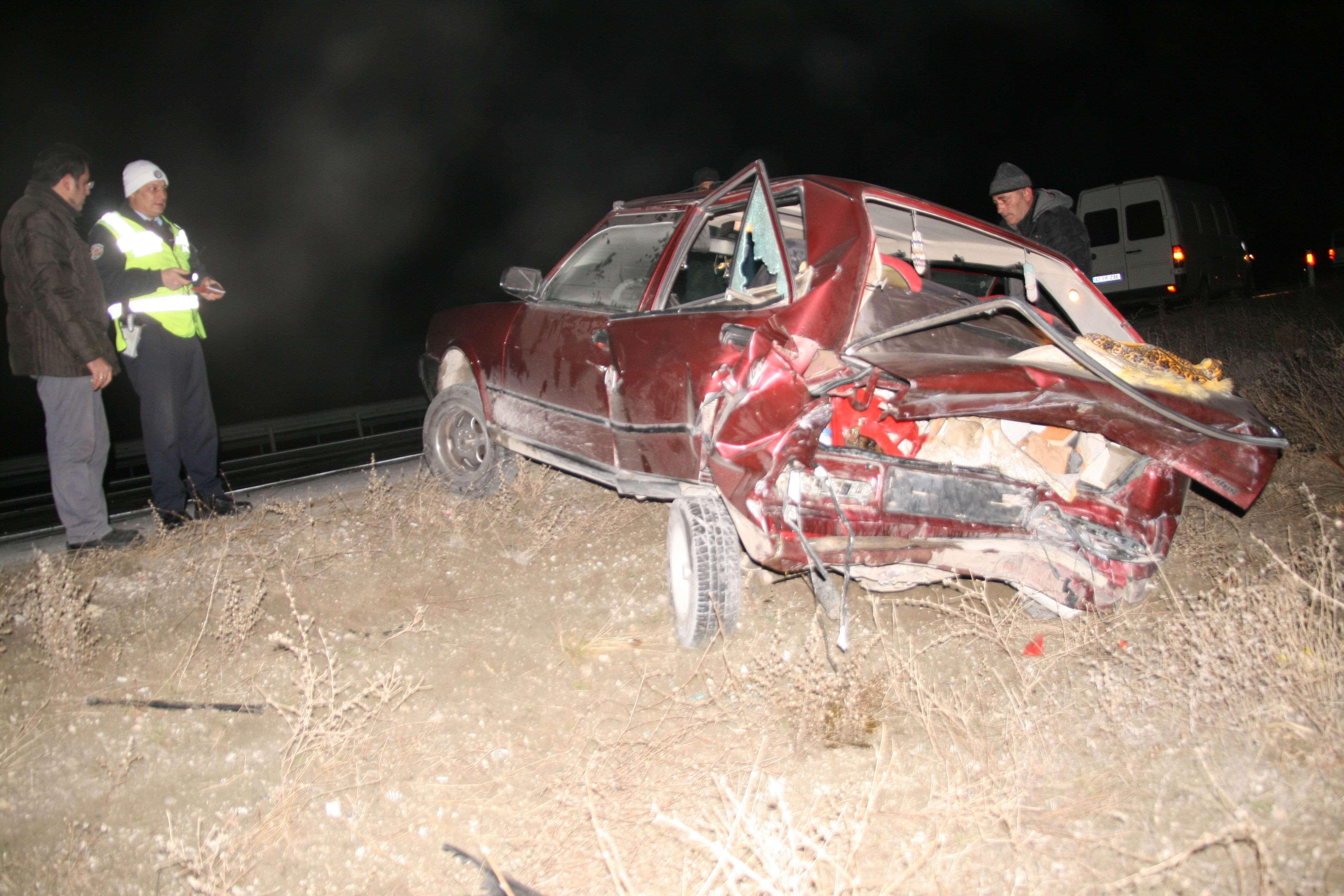 Konya'da minibüs otomobile arkadan çarptı