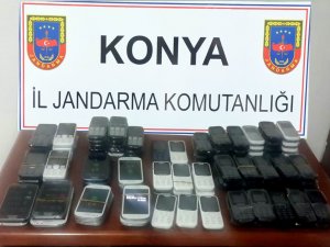 Konya'da yolcu otobüsünde kaçak cep telefonu ele geçirildi
