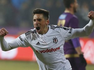 Jose Sosa, deplasmanlarda coşuyor