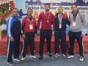 Karate de milli takım sevinci