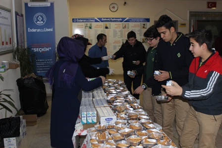 Özel Enderun Liselerinden Kandil Simidi İkramı