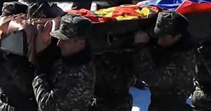 Ermeni askerin üzerine PKK bayrağı