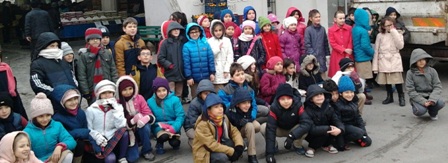 Armağan Koleji  öğrencileri  semt pazarında