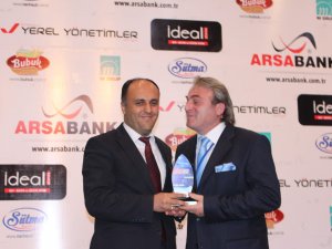 Özaltun’a yılın başarılı yerel yöneticisi ödülü