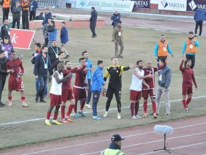 Elazığsporlu oyuncular yönetimi protesto etti