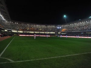 Beşiktaş-Konyaspor maçında elektrikler kesildi