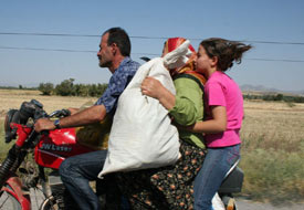 Motosikletle tehlikeli yolculuk