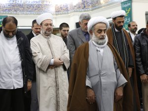 Mehmet Görmez'le birlikte  Sünni ve Şii din alimleri namaz kıldı