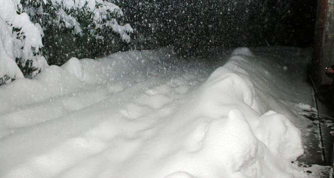 Kar kalınlığı bir metreyi geçti