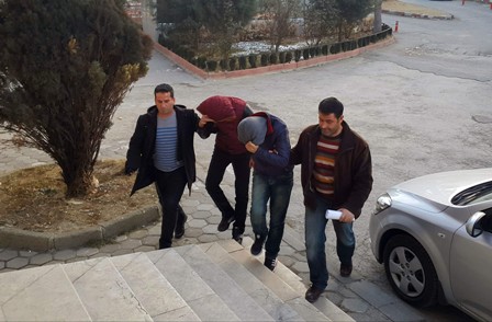 Sahte polis ve savcılar adliyeye çıkarıldı