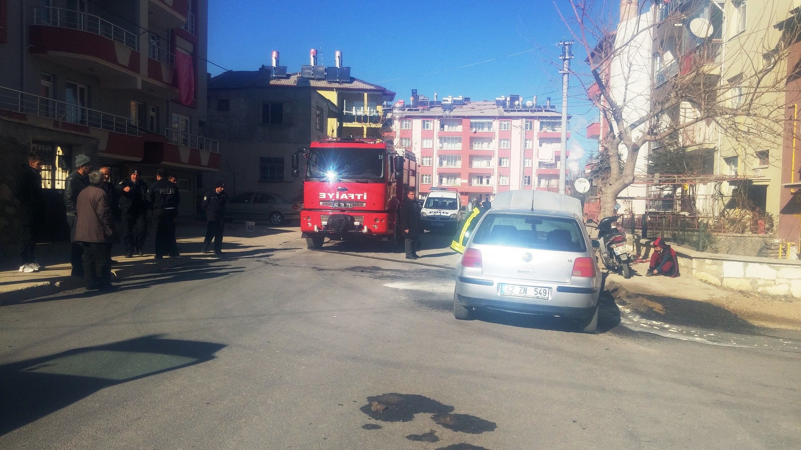 Konya'da otomobil takviye yapılırken alev aldı