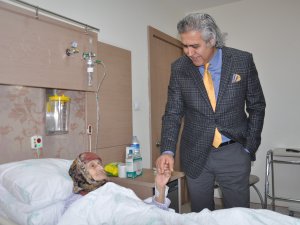 102 yaşında ameliyat oldu, ertesi gün yürüdü