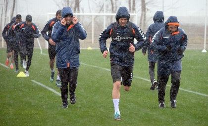 Konyaspor'un Antalya kampı kar yağışıyla başladı