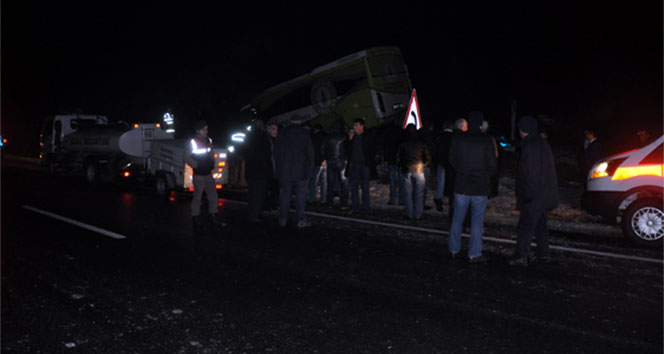 Cenaze dönüşü kaza: 17 yaralı VİDEO