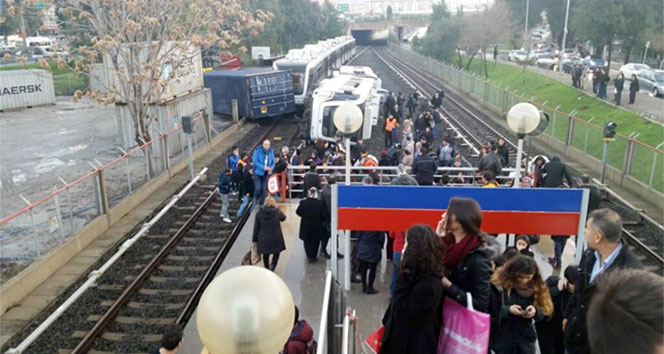 İzmir'de metro kazası, çok sayıda yaralı var!
