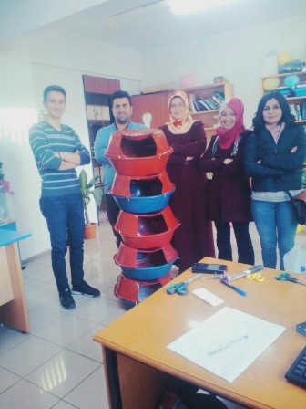 Öğrenciler kedilere ev yaptı