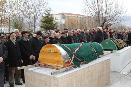 Soba kurbanı iki genç toprağa verildi