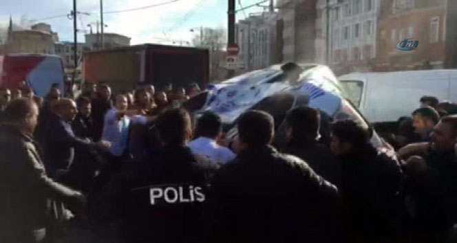 Sultanahmet'teki olay yerine giden polis ekibi kaza yaptı