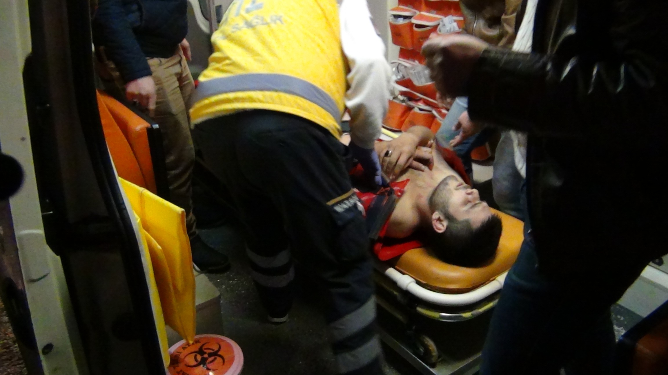 Oğlunu ve sevgilisini pompalı tüfekle vurdu