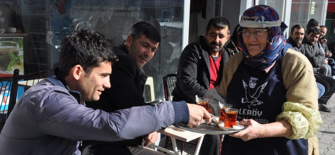 Ereğli'de çaylar 22 yıldır 'Hürü Hala'dan