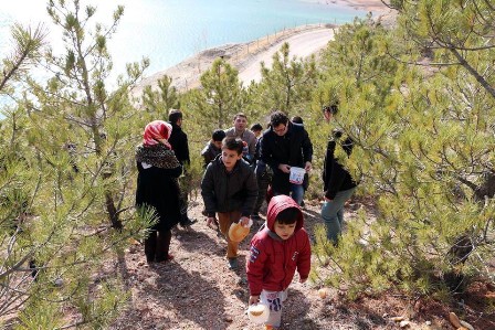 Konya’da Baraj Gölü’nde ve doğada yemleme etkinliği