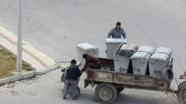 Beyşehir'e Geniş Hacimli Çöp Konteynerleri